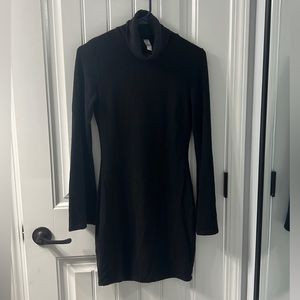 BLUEBLUSH Black Bell Sleeve Size Small Sweater Dress